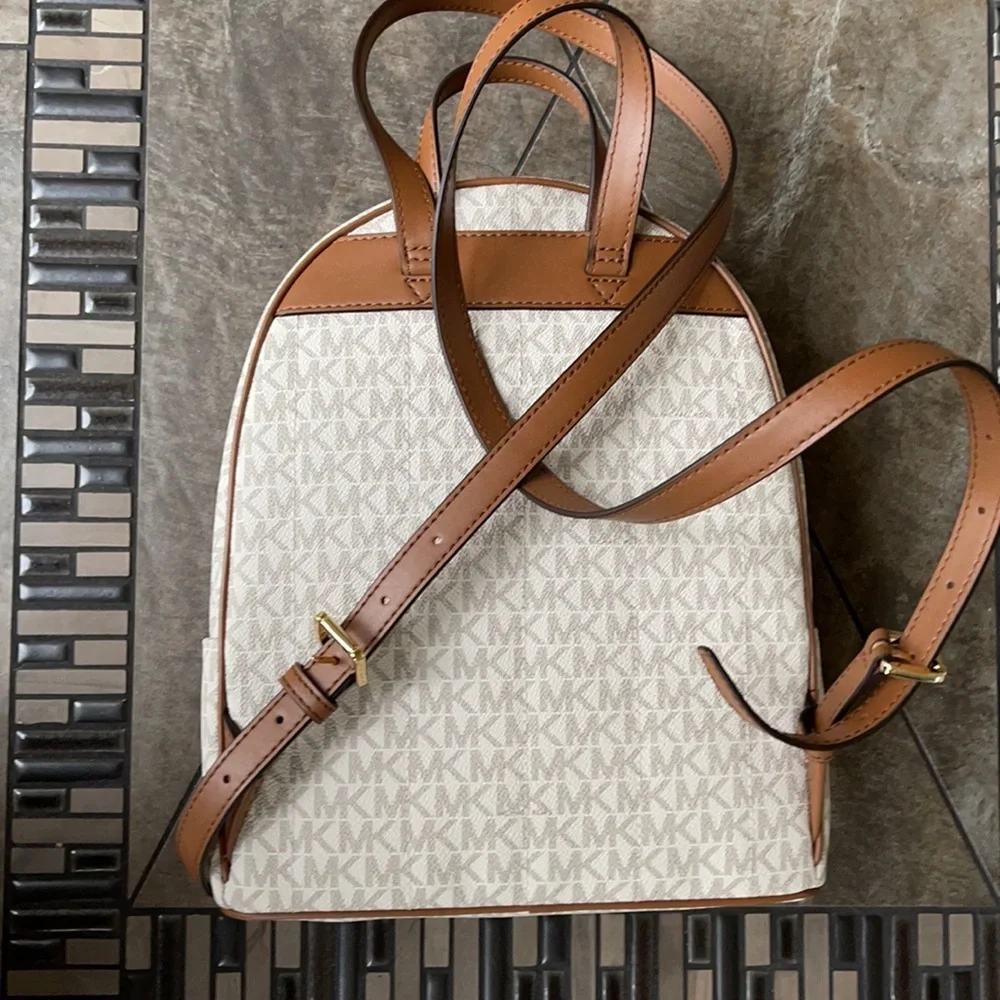 MICHAEL KORS KENLY MEDIUM BACKPACK Vanilla signature color